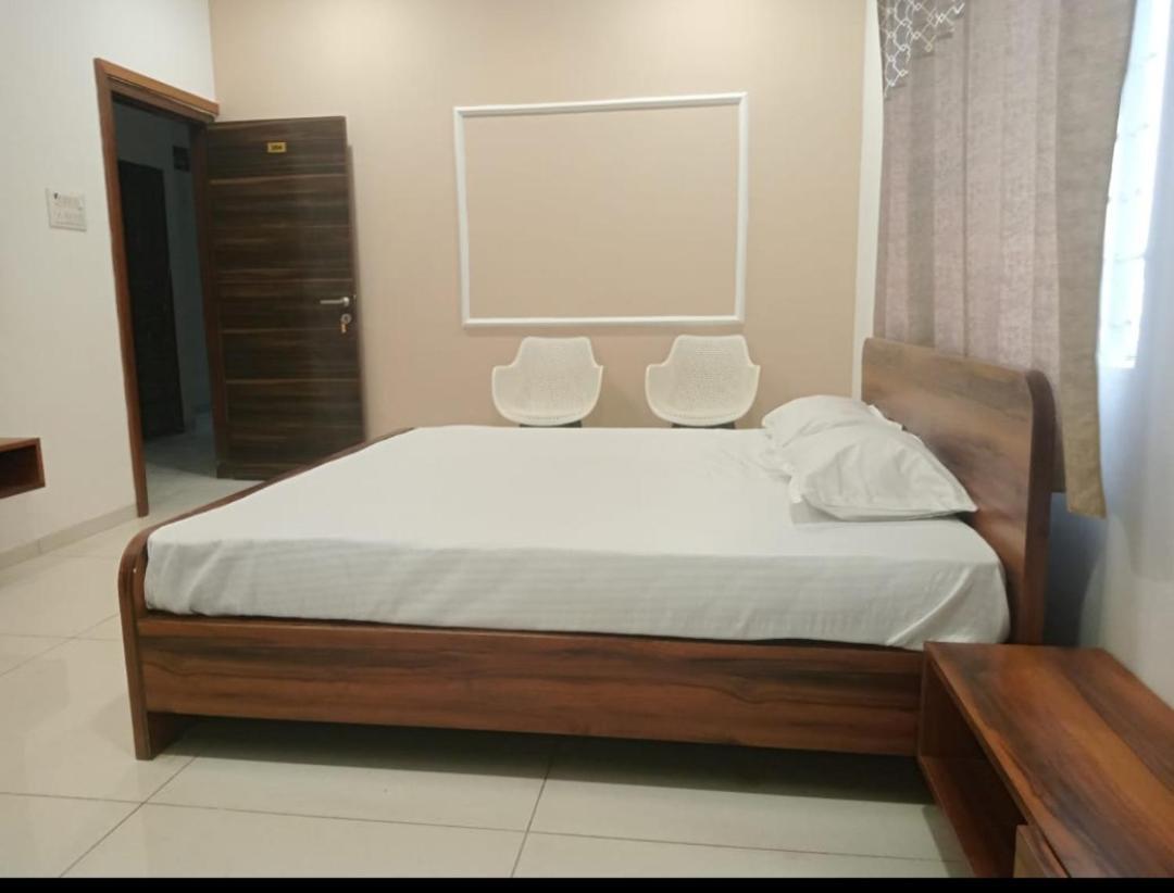 Vaatsaly Home'S Rooms Indore Exterior photo